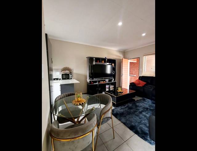 2 BEDROOM APARTMENT FOR SALE IN WITPOORTJIE